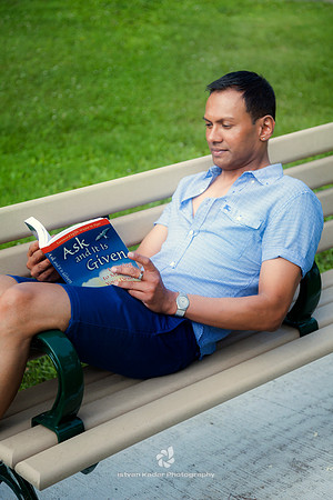 Bench, "One Person", Man, Relaxation, "Park - Man Made Space", People, Reading, "Weekend Activities", "40-45 Years", Adult, Book, "Colour Image", Concentration, Day, Enjoyment, "Focus On Foreground",