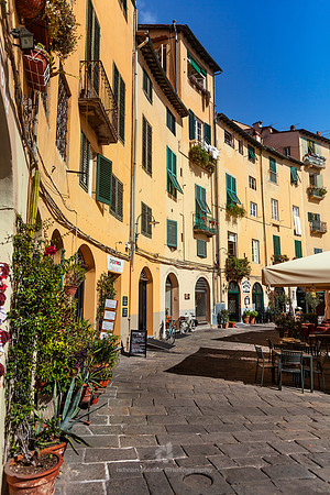 Piazza Anfiteatro, Lucca
