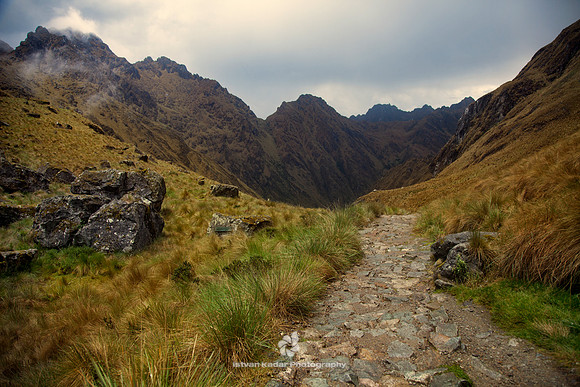 Footpath to the valley of Pacaymayo.