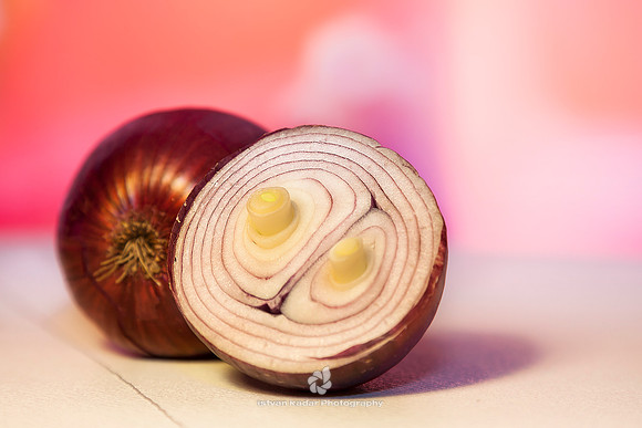 Close-Up, Colour Image, Cross Section, Cutting, Food, Freshness, Half, Half Full, Healthy Eating, Horizontal, No People, Onion, Organic, Photography, Preparing Food, Purple, Raw Food, Red Onion, Root