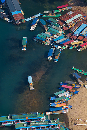 Tour-boats along Li River, Yangshuo, Guangxi, China