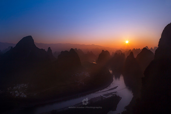 Sunrise View of Li River from Xianggong Hill