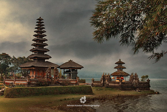 Temple of Goddess of Serene Lake