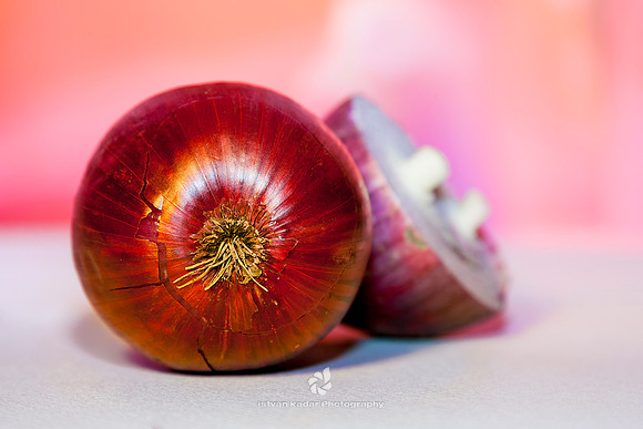 Close-Up, "Colour Image", "Cross Section", Cutting, Food, Freshness, Half, "Half Full", "Healthy Eating", Horizontal, "No People", Onion, Organic, Photography, "Preparing Food", Purple, "Raw Food", "R